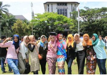 Ingin Cepat Lulus Kuliah? Simak Cara Mengatasi Tantangan Terberat Mahasiswa