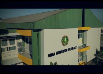 akses jalan menuju Sekolah Petra Surabaya diketahui ditutup warga